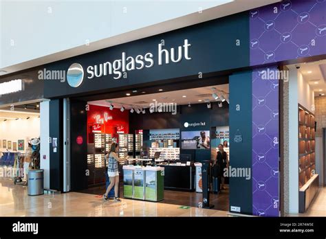 sunglass hut airport.